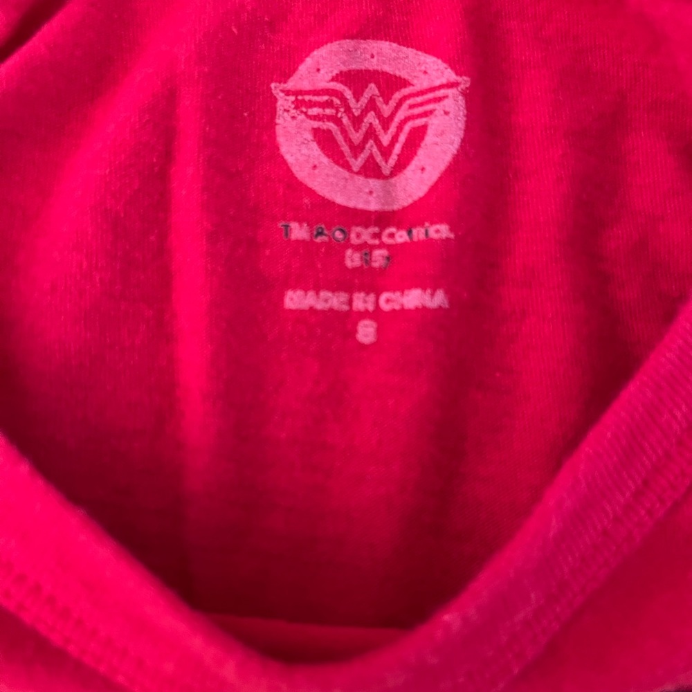 DC Comics Wonder Woman graphic tee size S - Picture 3 of 7